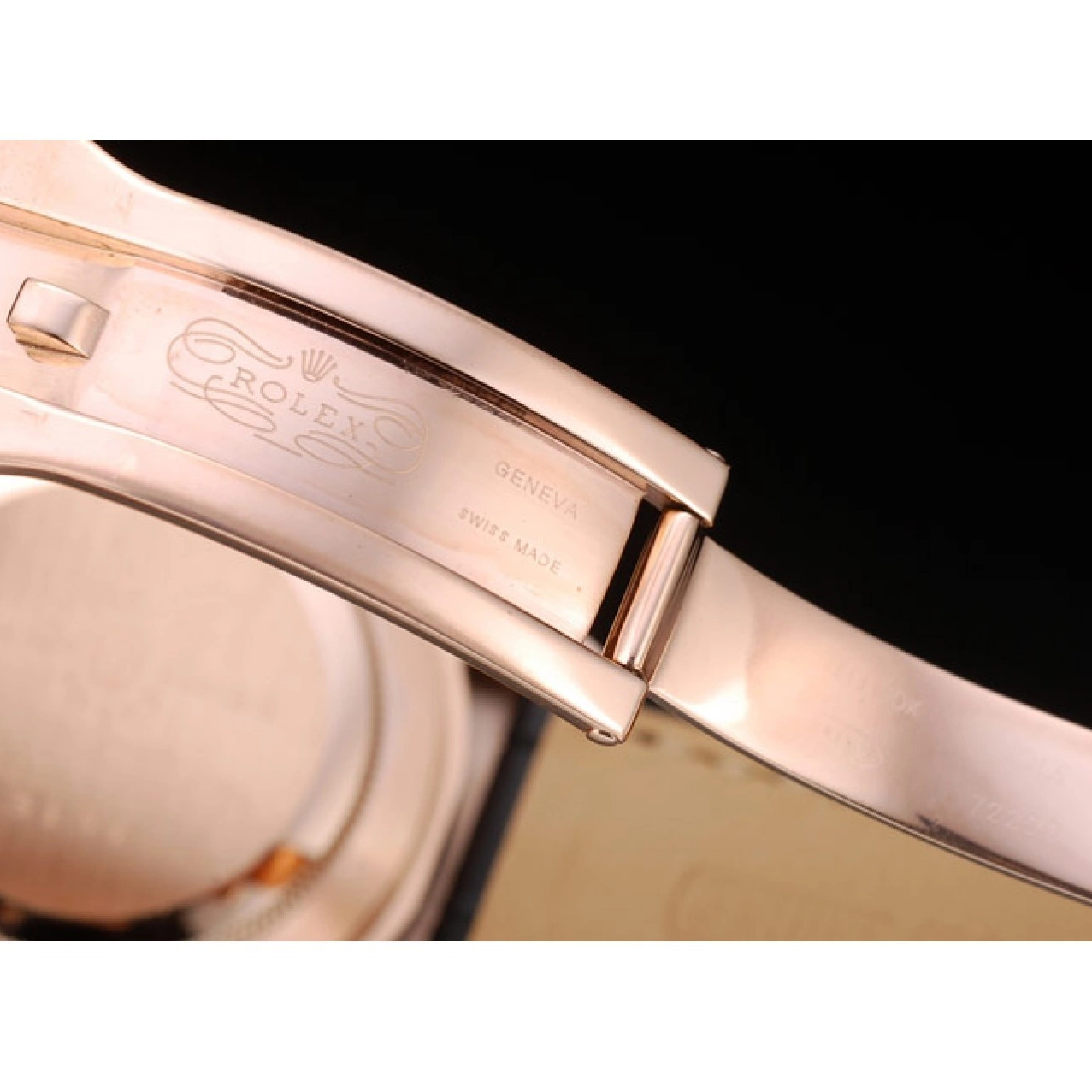 Aaa replica watch Rolex Gold Case Black Rose Daytona Leather Strap Dial Black 0824